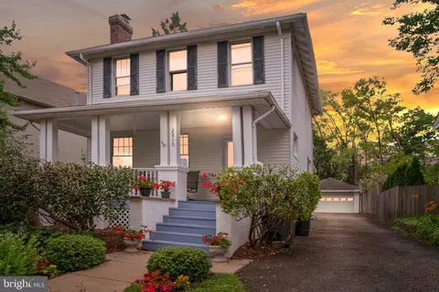 2810 Franklin Rd, Arlington, VA 22201