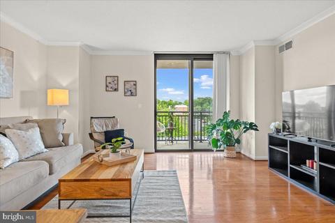 2220 Fairfax Dr #801, Arlington, VA 22201