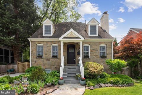 2426 N George Mason Dr, Arlington, VA 22207
