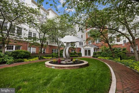 801 S Greenbrier St #209, Arlington, VA 22204