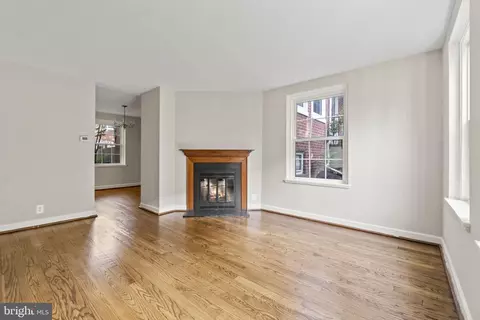 4844 28th St S #B, Arlington, VA 22206