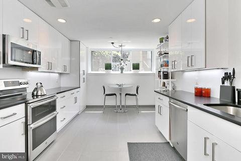 2130 S Quincy St #1, Arlington, VA 22204
