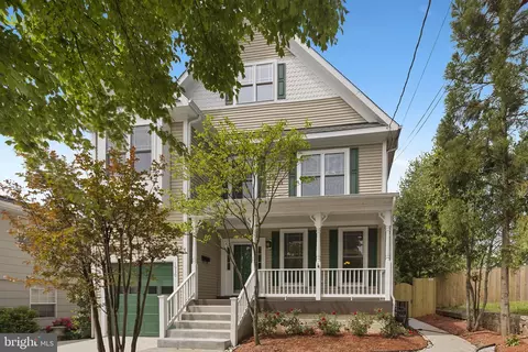 1930 N Dinwiddie St, Arlington, VA 22207
