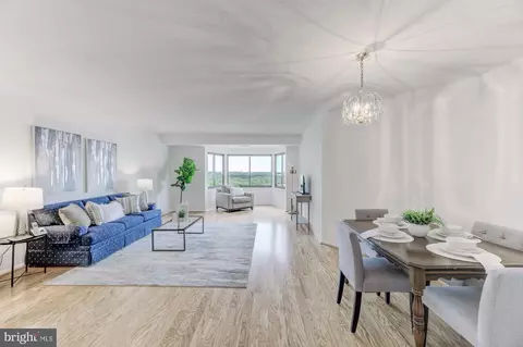 900 N Stafford St #2420, Arlington, VA 22203