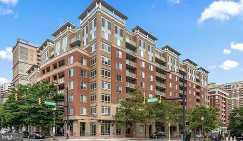 820 N Pollard St #303, Arlington, VA 22203