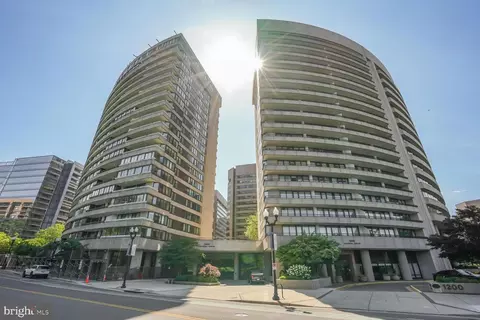 1300 Crystal Dr #705S, Arlington, VA 22202