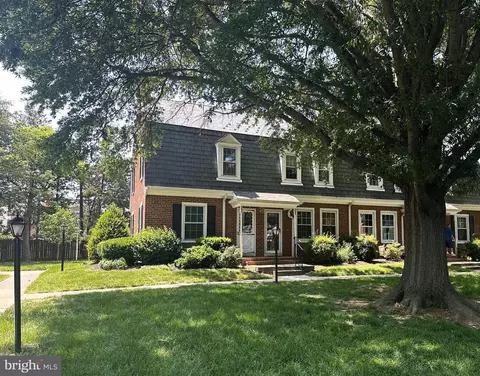 4644 36th St S #A, Arlington, VA 22206