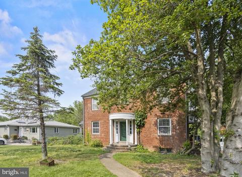 3215 N George Mason Dr, Arlington, VA 22207