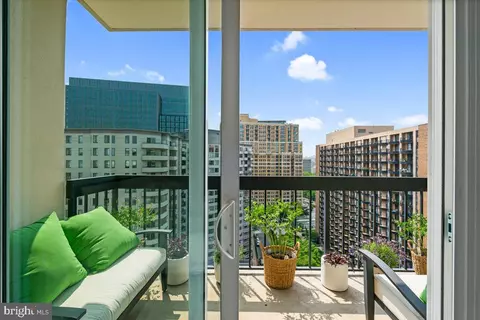 1211 S Eads St #1510, Arlington, VA 22202