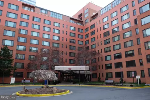 1011 Arlington Blvd #MP-29, Rosslyn, VA 22209