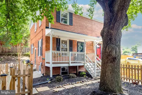 3825 S Four Mile Run Dr, Arlington, VA 22206