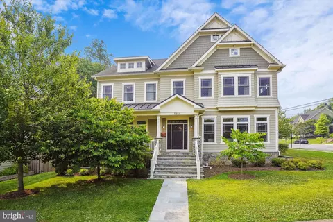 5806 Little Falls Rd, Arlington, VA 22207