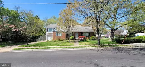 6701 Little Falls Rd, Arlington, VA 22213