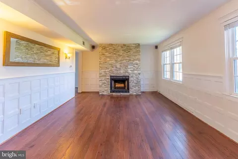 2902 13th Rd S #202, Arlington, VA 22204