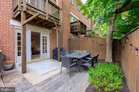 2115 N Lincoln St, Arlington, VA 22207