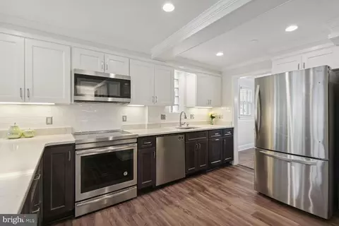 5862 14th St N, Arlington, VA 22205