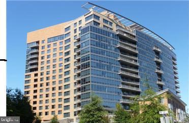 2001 15th St N #818, Arlington, VA 22201