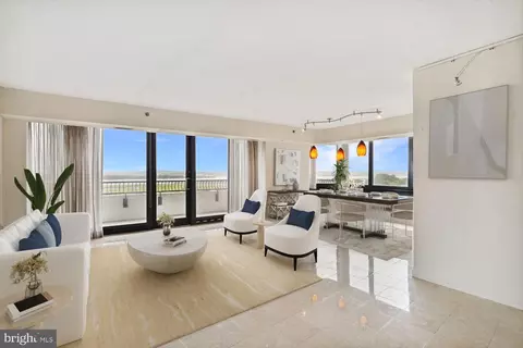 1200 Crystal Dr #1013, Arlington, VA 22202