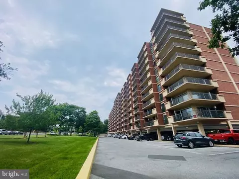 1300 Army Navy Dr #623, Arlington, VA 22202