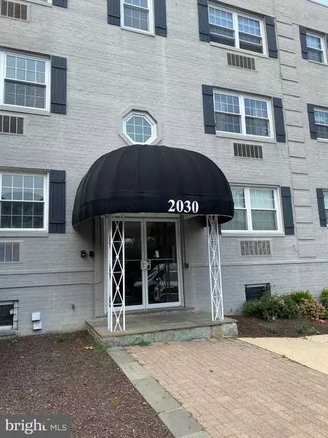 2030 N Vermont St N #303, Arlington, VA 22207