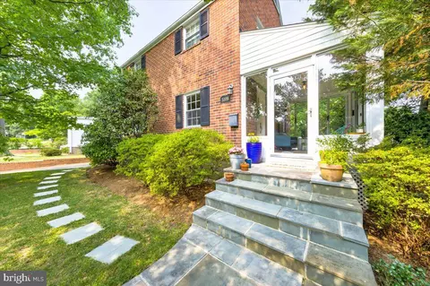 5109 1st St N, Arlington, VA 22203