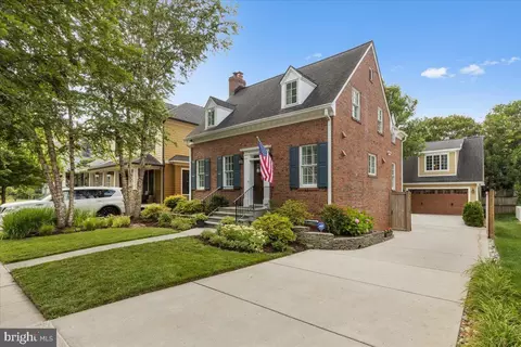 624 20th St S, Arlington, VA 22202