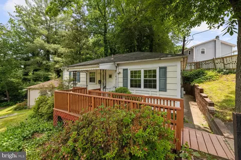 5736 N Carlin Springs Rd, Arlington, VA 22203