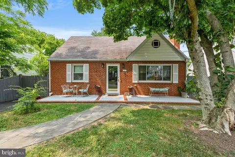 5729 1st St S, Arlington, VA 22204