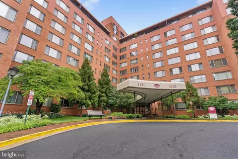 1121 Arlington Blvd #936, Arlington, VA 22209