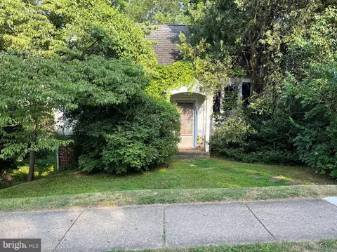 1527 N Mckinley Rd, Arlington, VA 22205