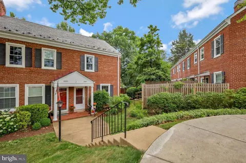 3087 S Woodrow St, Arlington, VA 22206