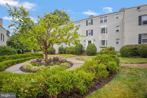 818 S Arlington Mill Dr #4-102, Arlington, VA 22204