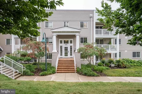 4121 S Four Mile Run Dr S #204, Arlington, VA 22204