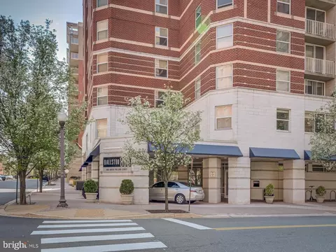 880 N Pollard St #701, Arlington, VA 22203