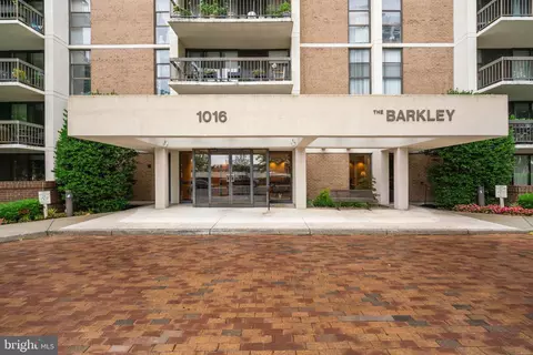 1016 S Wayne St #902, Arlington, VA 22204