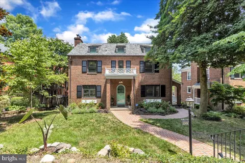1049 26th St S, Arlington, VA 22202