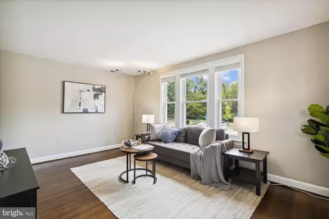 2714 S Troy St, Arlington, VA 22206