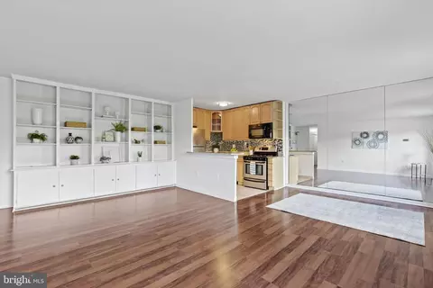1300 S Arlington Ridge Rd #207, Arlington, VA 22202