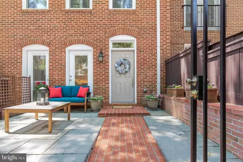 1034 N Randolph St, Arlington, VA 22201