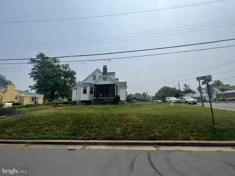 133 S Barton St, Arlington, VA 22204