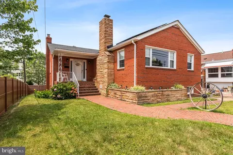 1320 S Queen St, Arlington, VA 22204