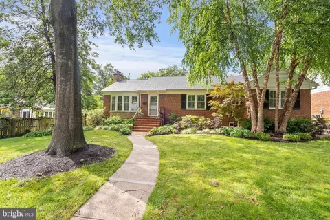 5535 18th St N, Arlington, VA 22205