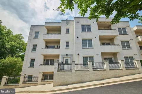 229 N Thomas St #102, Arlington, VA 22203