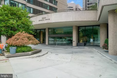 1300 Crystal Dr #905S, Arlington, VA 22202