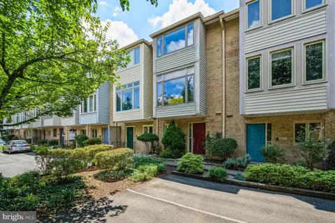 1828 N Ode St, Arlington, VA 22209