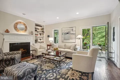 3812 N Richmond St, Arlington, VA 22207