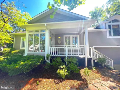 2623 S Lynn St, Arlington, VA 22202