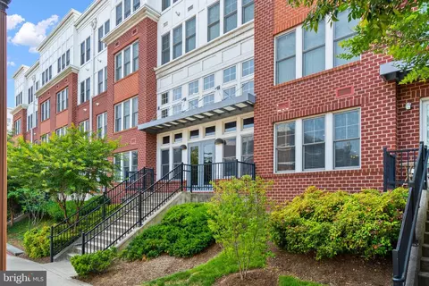 1418 N Rhodes St #B128, Arlington, VA 22209