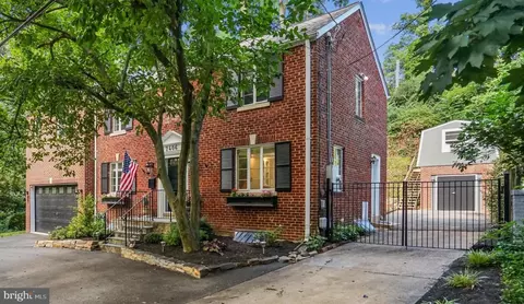 2406 S Arlington Ridge Rd, Arlington, VA 22202