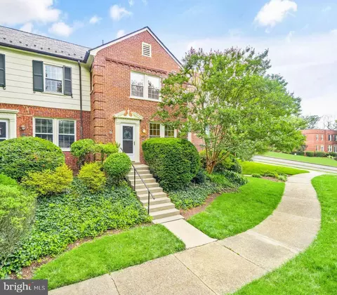 1600 S Barton St #748, Arlington, VA 22204